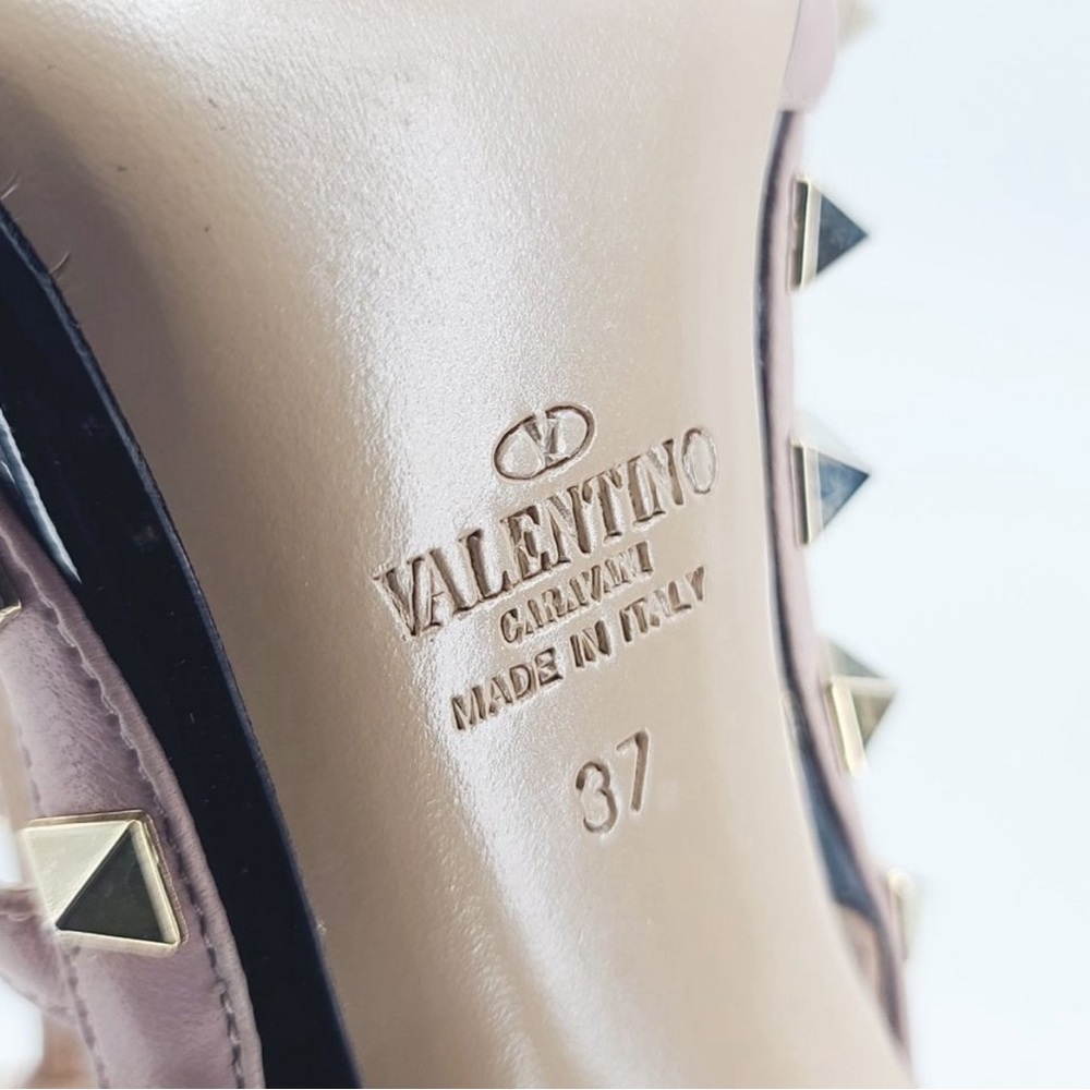 VALENTINO ROCKSTUD ‘100 Pumps’ Gold Studded Slingback Heels Nude/ Black. Sz 37 🔥 - Picture 10 of 10